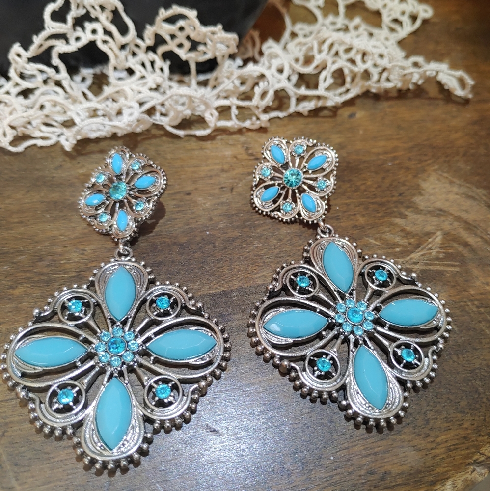 Earrings - Picture 3 of 4